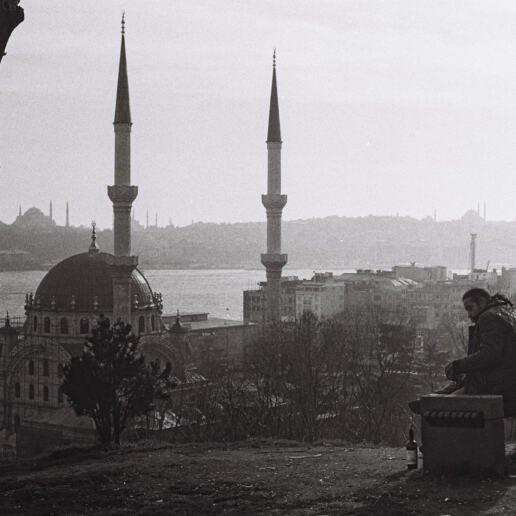 “A man in Roma park”. Istanbul, Türkiye, 2016.